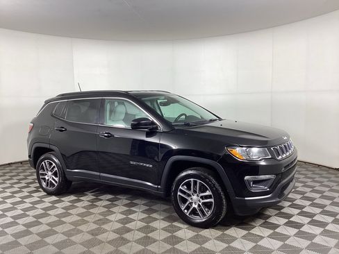 Used 2018 Jeep Compass Latitude w/ Popular Equipment Group image 1