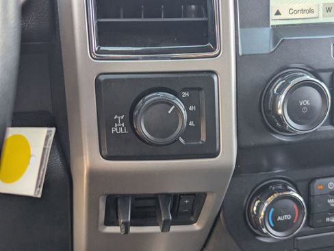 Used 2019 Ford F250 Lariat w/ Chrome Package image 30