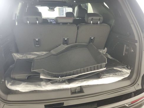 New 2026 Chevrolet Traverse RS w/ LPO, Floor Liner Package FWD image 30