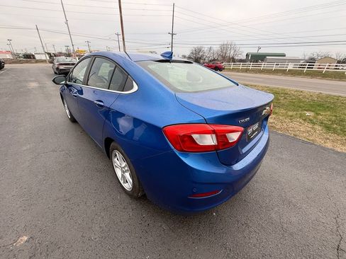 Used 2017 Chevrolet Cruze LT w/ Convenience Package image 6