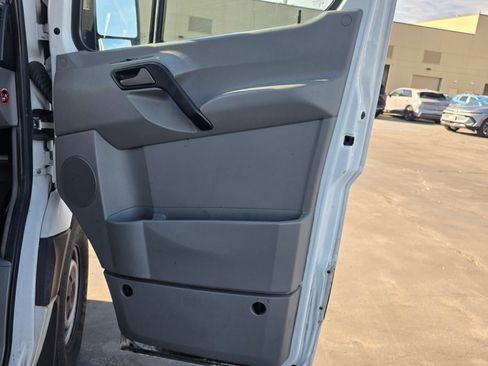 Used 2015 Mercedes-Benz Sprinter 2500 image 11