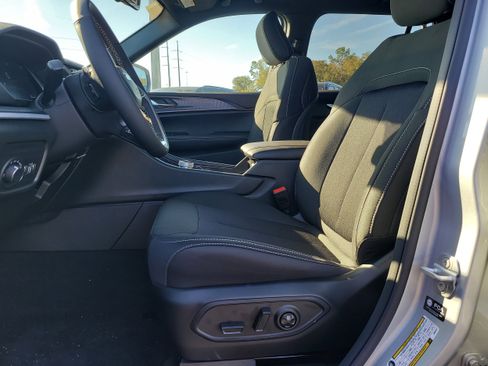 New 2025 Jeep Grand Cherokee Laredo image 14