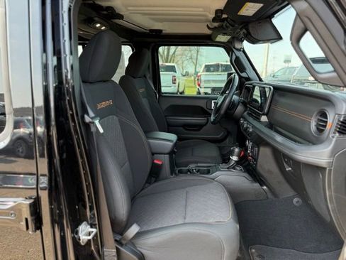 Used 2024 Jeep Gladiator Mojave w/ Convenience Group image 16