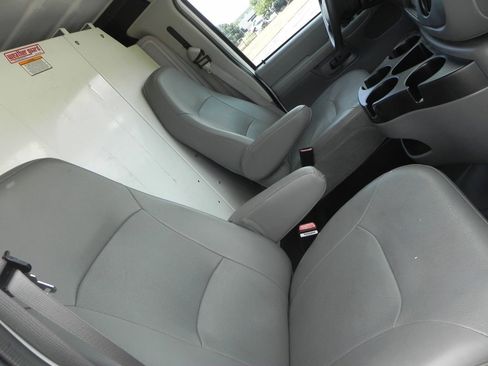 Used 2007 Ford E-250 and Econoline 250 Commercial image 16