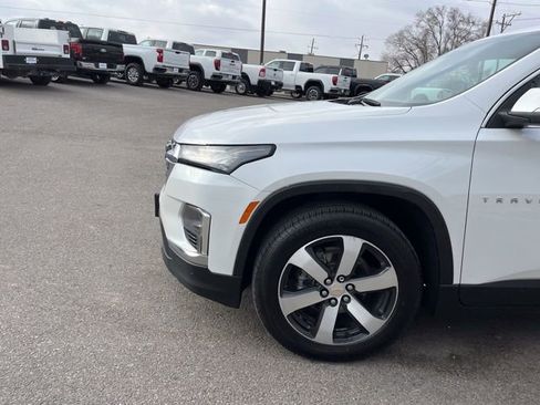 Used 2022 Chevrolet Traverse LT w/ LT Premium Package AWD/4WD image 7