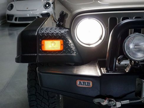 Used 2006 Jeep Wrangler Unlimited Rubicon w/ Security Group AWD/4WD image 56