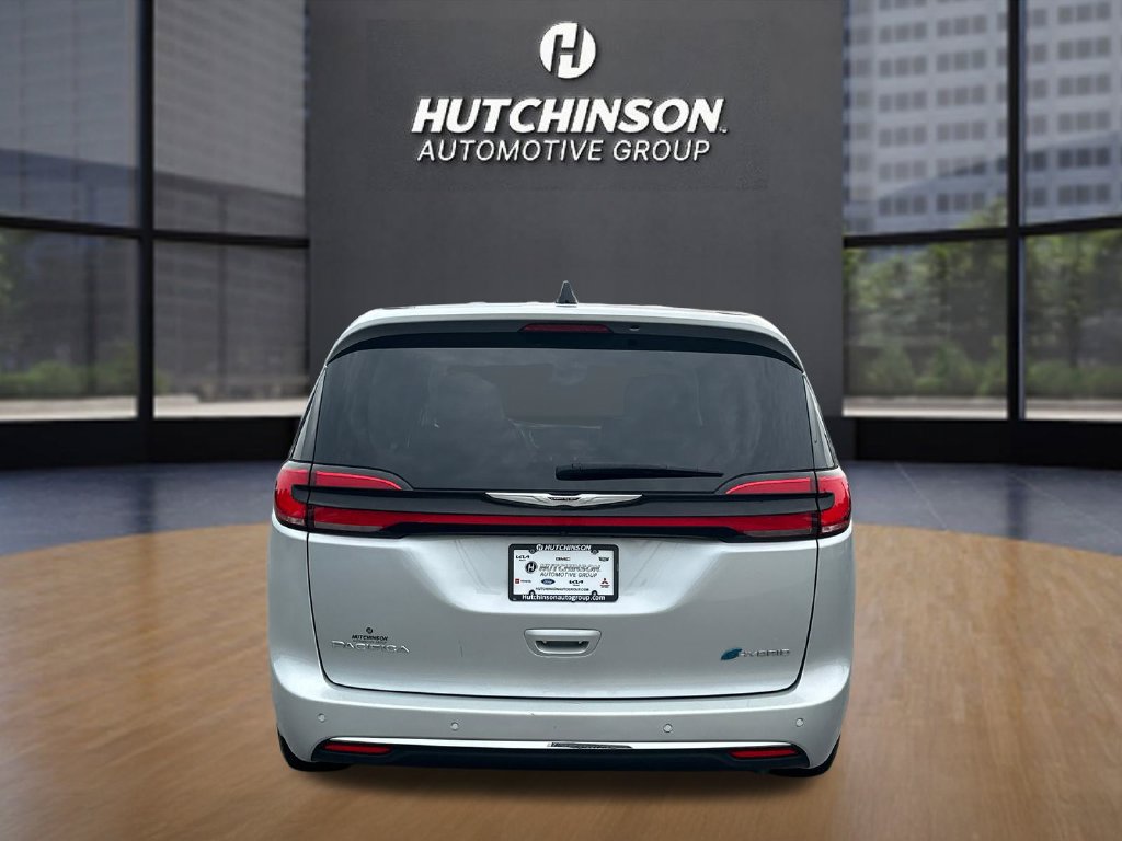 Used 2024 Chrysler Pacifica Limited FWD image 6
