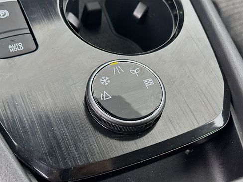 Used 2023 Nissan Rogue SV image 25