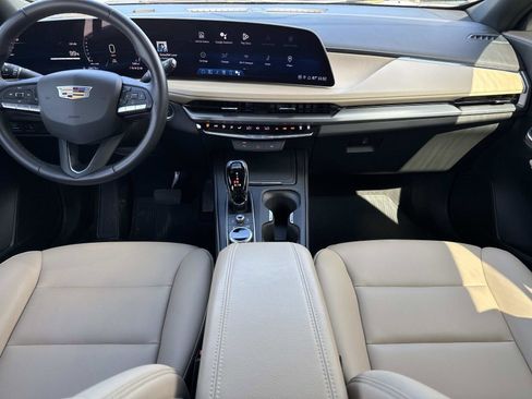 Used 2024 Cadillac XT4 Luxury image 16