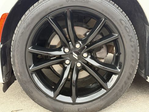 Used 2018 Dodge Charger SXT w/ Blacktop Package image 12