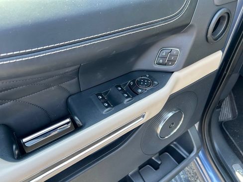 Used 2023 Ford Expedition Platinum AWD/4WD image 11