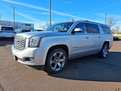 Used 2019 GMC Yukon XL Denali w/ Denali Ultimate Package image 3