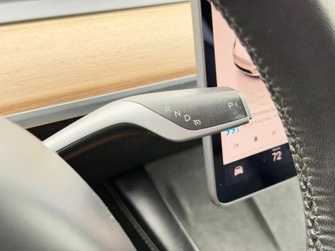 Used 2022 Tesla Model Y Long Range image 74