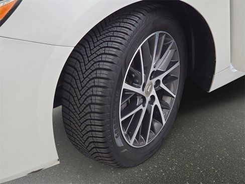 Used 2016 Lexus ES 350 w/ Luxury Package w/Wood Trim image 36