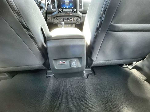 Used 2024 Nissan Frontier SV w/ SV Convenience Package RWD image 16