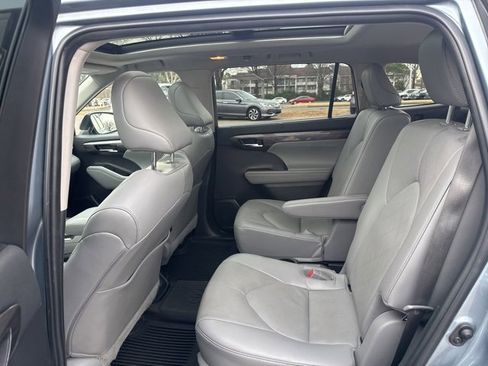Used 2022 Toyota Highlander Platinum image 16