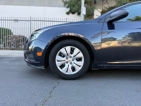 Used 2014 Chevrolet Cruze LS image 10