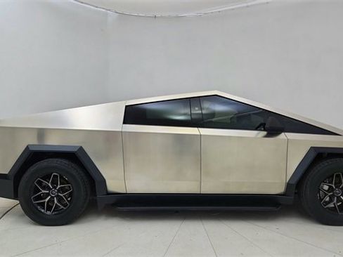 Used 2025 Tesla Cybertruck AWD Crew Cab image 11