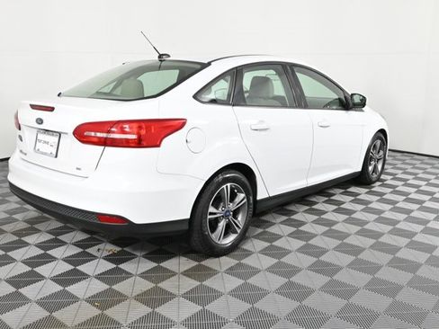 Used 2018 Ford Focus SE w/ SE Appearance Package image 6