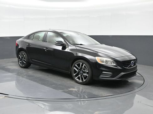 Used 2018 Volvo S60 T5 Dynamic w/ Vision Package FWD image 11