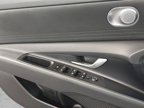 Certified 2026 Hyundai Elantra SE FWD image 23