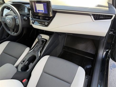 Used 2025 Toyota Corolla LE image 19
