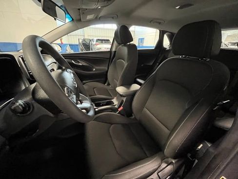 Used 2019 Hyundai Elantra GT image 21