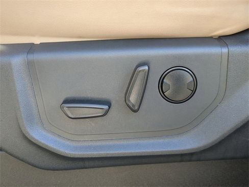 Used 2024 Ford Expedition Max XLT image 24