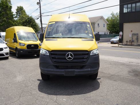 Used 2021 Mercedes-Benz Sprinter 2500 image 10
