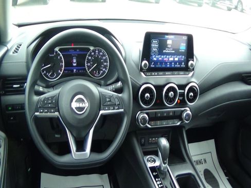 Used 2025 Nissan Sentra SV FWD image 13