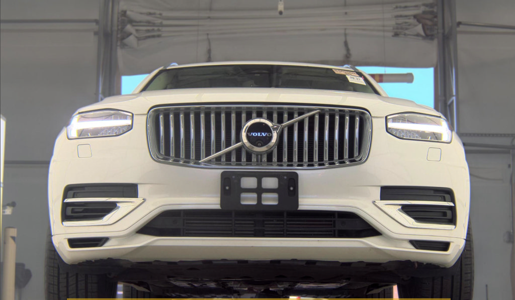 Used 2025 Volvo XC90 T8 Plus w/ Protection Package Premier AWD/4WD image 3