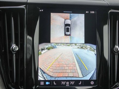 Used 2025 Volvo XC60 B5 Plus image 26