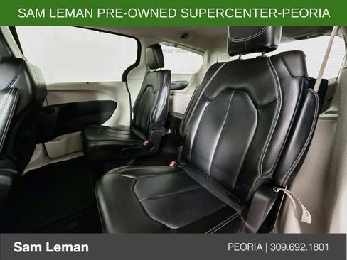 Used 2023 Chrysler Pacifica Touring-L FWD image 22