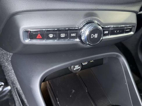Used 2025 Volvo XC40 B5 Plus AWD/4WD image 25