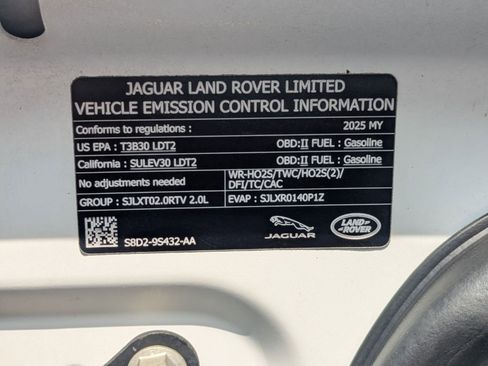 Used 2025 Land Rover Discovery Sport S image 23