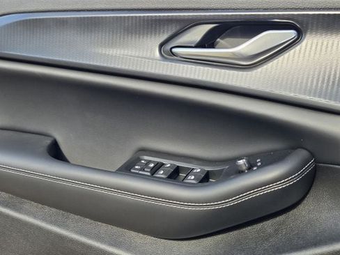 New 2025 Jeep Grand Cherokee Altitude AWD/4WD image 17