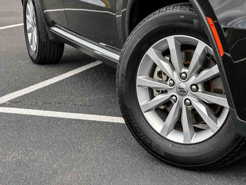 Used 2023 Dodge Durango SXT Launch Edition image 3