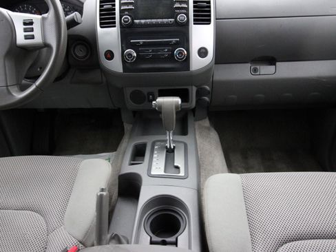 Used 2014 Nissan Frontier SV image 16