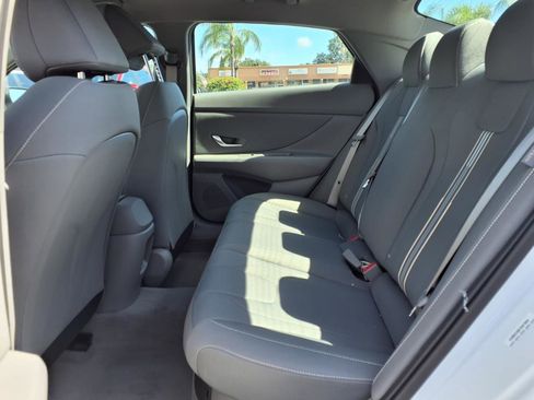 New 2025 Hyundai Elantra SEL image 27