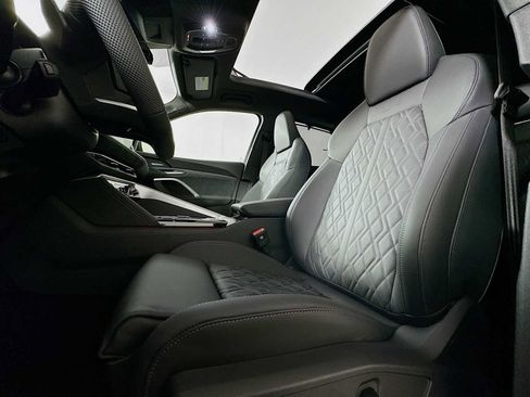 New 2025 Audi SQ5 Prestige image 19