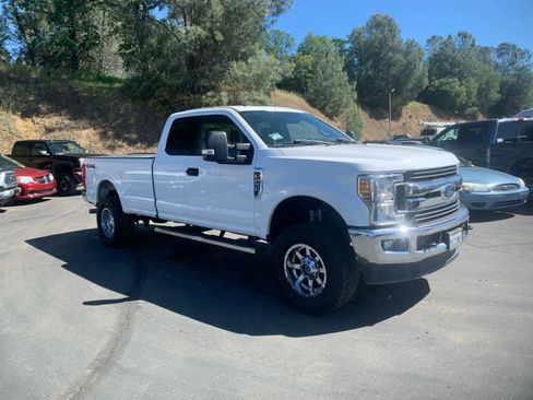 Used 2018 Ford F250 XLT w/ XLT Value Package image 3