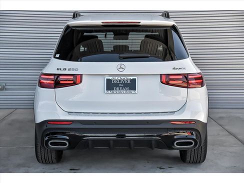 Certified 2025 Mercedes-Benz GLB 250 GLB 250 4MATIC image 8