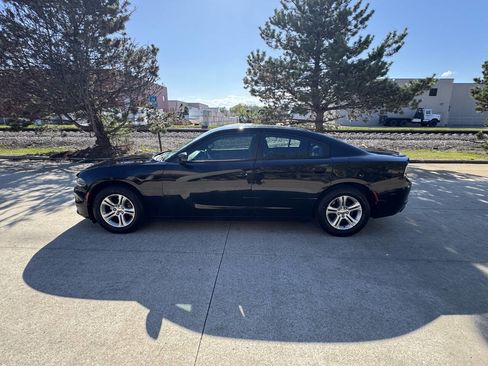 Used 2016 Dodge Charger SE w/ Popular Equipment Group RWD image 2