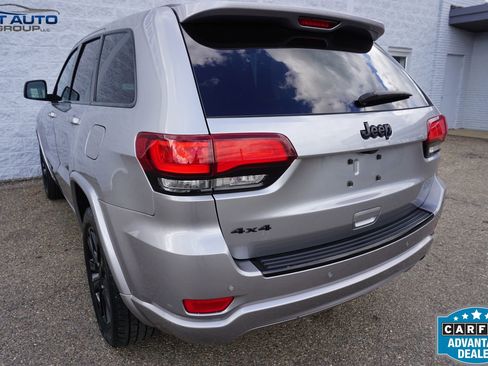 Used 2017 Jeep Grand Cherokee Altitude AWD/4WD image 9