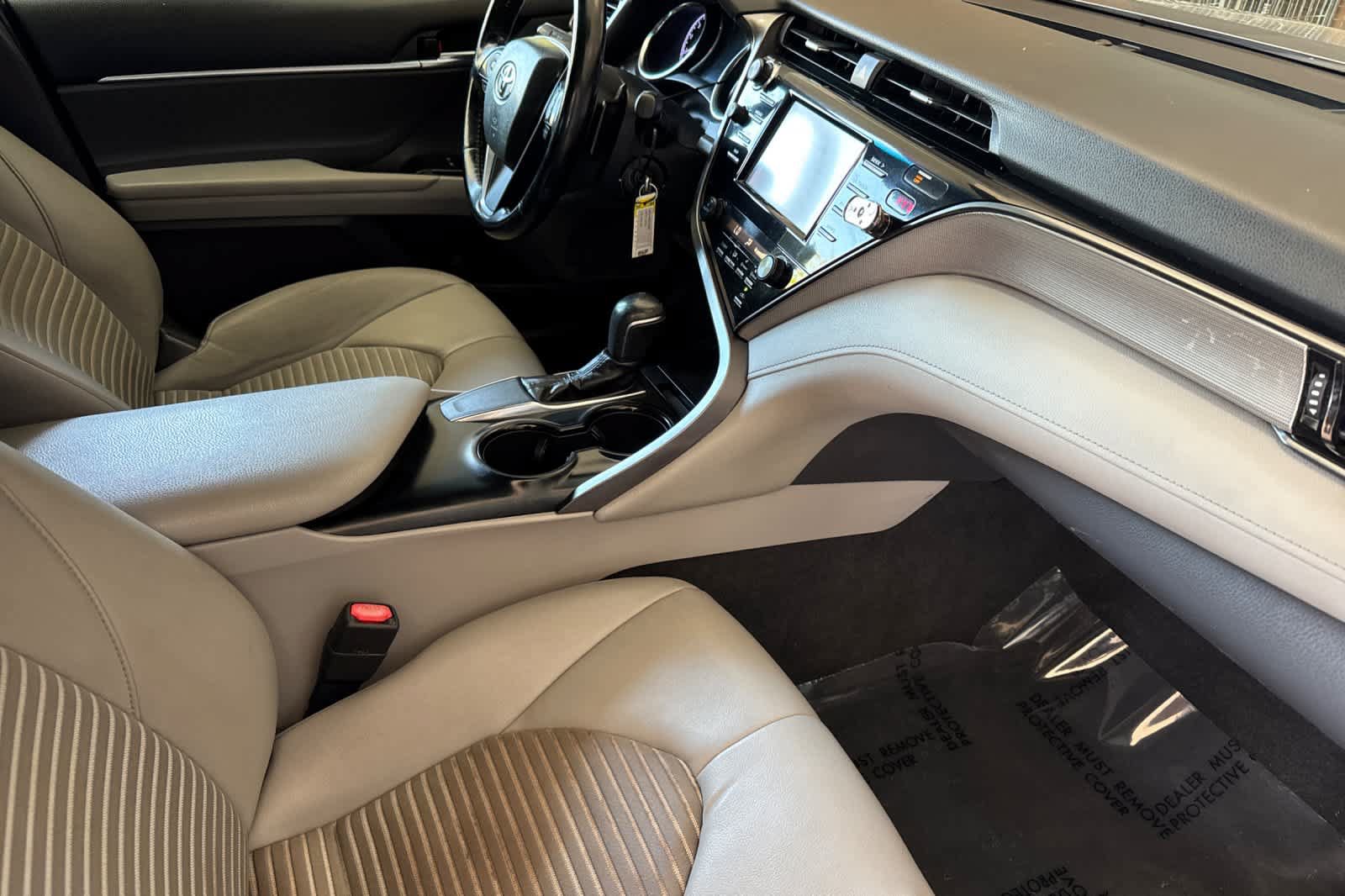 Used 2019 Toyota Camry SE w/ Carpet Mat Package FWD image 13