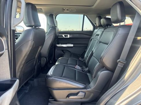 Used 2022 Ford Explorer XLT w/ Equipment Group 202A AWD/4WD image 13