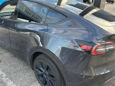 Used 2024 Tesla Model Y Long Range RWD image 3