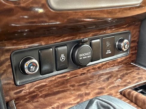 Used 2017 Nissan Armada Platinum RWD image 26
