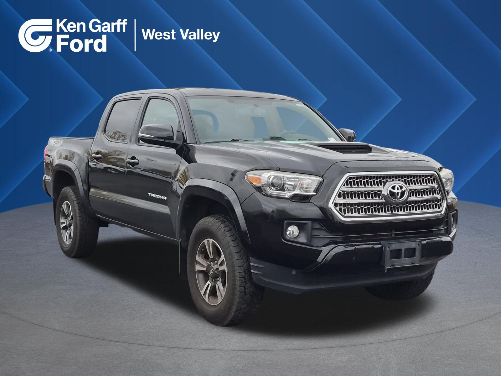 Used 2017 Toyota Tacoma TRD Sport w/ Tow Package (A/T) AWD/4WD image 1