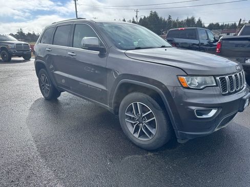 Used 2021 Jeep Grand Cherokee Limited w/ Luxury Group II image 3
